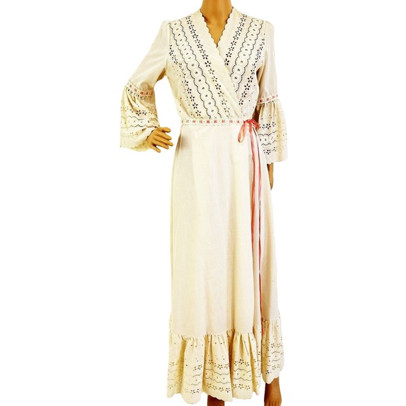 Vintage Ivory Cotton Eyelet Lace Cottagecore Peasant Dress Boho Hippie 60s 70's - Picture 3 of 16